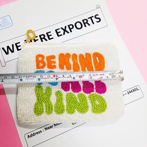 Bolsa de Almacenamiento de un Solo Compartimento con Diseño Desmontable y Frase Motivacional 'Be Kind', Hecha a Mano con Cuentas de Semillas de Algodón, de We Here Exports - Product Image 6