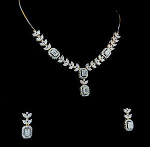 Ensemble collier et boucles d'oreilles de luxe en diamants taille émeraude avec motifs de feuilles marquises bicolores - Product Image 3