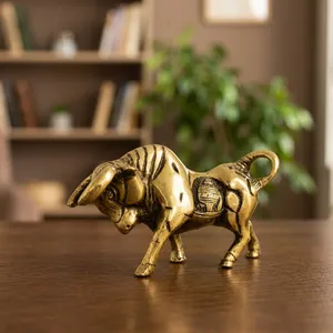 Figura de Toro de Latón Hecha a Mano, Escultura de Toro en Movimiento, Estatua de Animal Metálica Detallada, Elegante Decoración de Animales Salvajes para el Hogar, Adorno de Mesa - Product Image 4