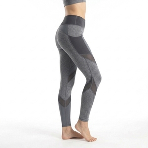 Ropa de fitness para mujer con leggings elásticos de estilo moderno, materiales suaves y construcción de calidad. - Product Image 2