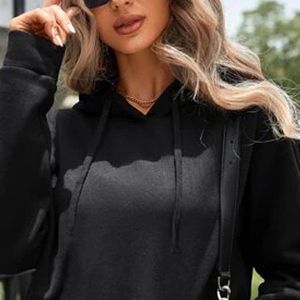 Sweat à capuche noir pour femme avec logo personnalisé, style streetwear décontracté, haut de gamme, fabriqué sur mesure par Twin City - Product Image 6