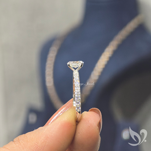 Anillo de Compromiso con Halo Oculto y Diamante Cultivado en Laboratorio de Corte Ovalado de 0.5ct, Certificado por IGI, en Oro Blanco de 10K - Product Image 4