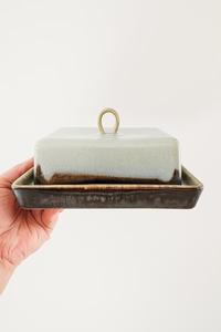 Pot à beurre rustique émaillé avec couvercle à anse, base profonde, plat de service élégant pour la table à manger - Product Image 3