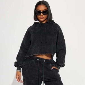 Sudadera con Capucha Corta Negra para Mujer, Estilo Holgado con Hombros Caídos, Tejida en Algodón, Color Sólido, para Otoño - Product Image 1