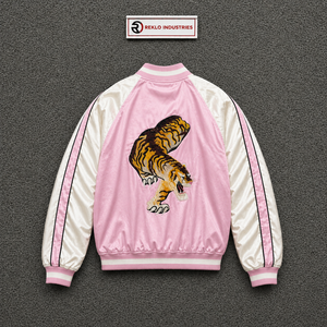 Veste de baseball en satin rose avec manches contrastées blanches, broderie double tête de tigre de qualité supérieure, veste bomber de luxe pour homme - Product Image 6