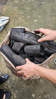 Charbon de bois dur noir en morceaux du Vietnam pour barbecue, 7000-8000 Kcal/kg, combustion propre, 3-5 heures, 5%-8% de cendres, usage professionnel en restaurant