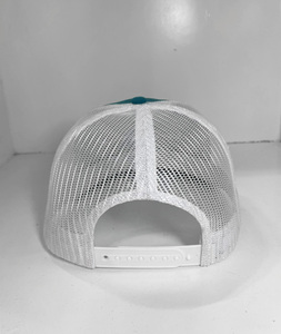 Gorra Trucker Blanca Estructurada con Bordado 3D Personalizable, Fabricada en Vietnam, Estilo Deportivo Urbano para Uso Diario - Product Image 3