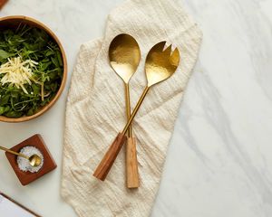 Ensemble d'ustensiles de service polyvalents en métal, idéal pour mélanger sans effort les salades de légumes à feuilles, les pâtes et les plats froids. - Product Image 3