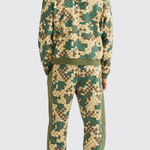 Ensemble de survêtement décontracté pour homme, sweat-shirt à capuche imprimé DTG personnalisé et pantalon évasé, tenue streetwear tendance en 2 pièces - Product Image 3