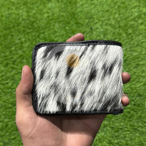Cartera de Cuero Vacuno de Primera Calidad, Hecha a Mano, Organizador de Bolsillo para Hombre con Detalles de Pelo Natural - Product Image 1
