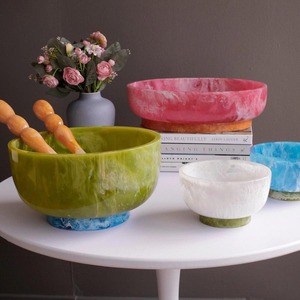 Bol à fruits en céramique minimaliste, fait main, poli, blanc, design sur piédestal, pour usage domestique - Product Image 1