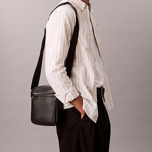 Sac bandoulière minimaliste en cuir noir pour homme, fermeture éclair, sangle réglable, usage quotidien, pochette d'épaule, sac banane - Product Image 4