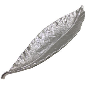 Plateau élégant en aluminium moulé, plaqué nickel argenté brillant, en forme de feuille, pour la présentation unique des vaisselles de table - Product Image 1
