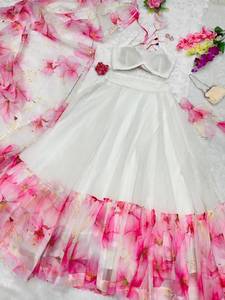 Lehenga de organza con estampado digital de diseñador, con blusa de organza con pelaje y dupatta de organza con estampado digital, conjunto listo para usar. - Product Image 5