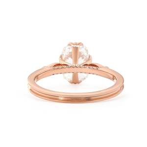 Anillo de compromiso de diamante cultivado en laboratorio de 2 quilates con corte cojín alargado, oro rosa de 14K, banda de catedral de triple punta, venta al por mayor - Product Image 4