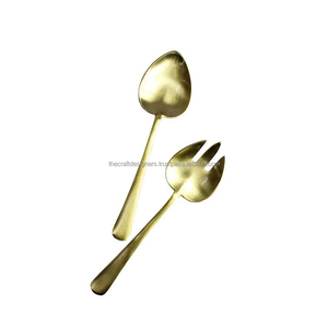 Servidor de Ensalada de Latón Hecho a Mano Único, Diseñado para Ofrecer un Atractivo Creativo y Funcional para Reuniones de Cena - Product Image 1