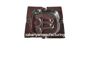 Cendrier carré de luxe en aluminium avec logo personnalisé, finition chromée brillante, cendrier professionnel pour bar et hôtel - Product Image 3