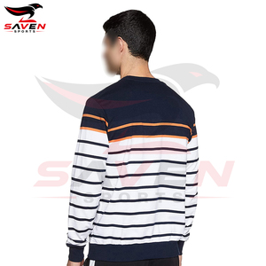 เสื้อสเวตเชิ้ตผู้ชายลายทางสีกรมท่าขาว แต่งแถบสีส้ม คอวี แขนยาว อุ่นสบาย สไตล์ลำลอง สตรีทแวร์ จากผู้ผลิตตามสั่ง - Product Image 3