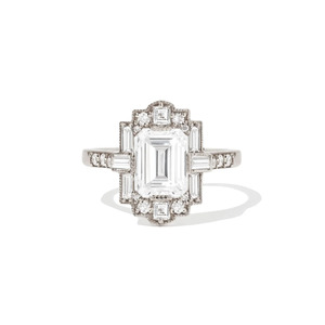 Anillo de Compromiso de Oro Amarillo de 14K con Diamante Cultivado en Laboratorio, Corte Esmeralda, Estilo Art Deco - Product Image 5