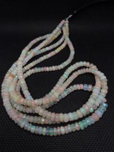 Perlas de Ópalo Etíope Natural, Corte Rondelle Liso, 4-5MM, 140CT, 3 Líneas, Brillantes, Perforadas en el Centro, Orificio de 0.5MM, Zehra Gems - Product Image 6