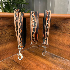 Fabricants collier de luxe en cuir repoussé à la main collier de chien laisse de circulation formation animal de compagnie chat chien en cuir véritable ensembles de colliers de laisse - Product Image 2