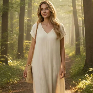 Vestido maxi estilo caftán hecho a mano con algodón texturizado blanco, elegante escote en V y mangas cortas con volantes. - Product Image 1