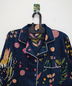 Pijamas de algodón de 2 piezas para mujer, con estampado floral azul marino, manga larga, cuello vuelto, ropa de dormir informal - Product Image 3