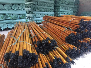 Mango de escoba de madera con cabezal de escoba de varilla natural pulida, precio al por mayor para el hogar - Product Image 6