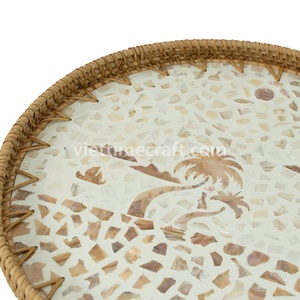 Plateau côtier en rotin avec incrustation de nacre, conception tropicale de cocotier, artisanat artisanal fait à la main du Vietnam - Product Image 2