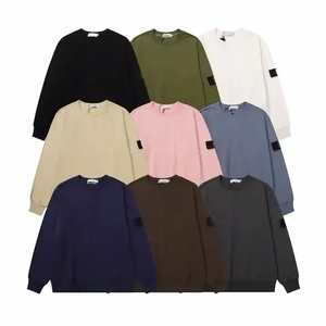 เสื้อสเวตเตอร์ไหมพรมแคชเมียร์สีดำสำหรับผู้ชาย มีฮู้ด แต่งโลโก้แบบวินเทจที่แขนซ้าย สีพื้น แขนปกติ เหมาะสำหรับใส่ในฤดูหนาว ทำจากผ้าขนสัตว์ - Product Image 1
