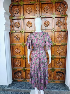 Robe longue décontractée d'été en soie pour femme, style vintage, simple, écologique, respirante, anti-plis, ample, à volants, col en V et manches flottantes - Product Image 3