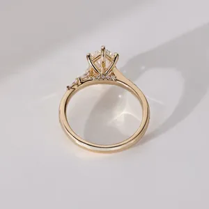 Anillo de Diamantes Corte Marquesa Holandés en Oro Sólido con Delicadas Piedras Laterales, Elegante Anillo de Compromiso para Mujer, Joyería Fina de Lujo - Product Image 4