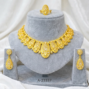 ชุดเครื่องประดับเจ้าสาวชุบเงินแท้รับรองโดยบุคคลที่สามจาก MOLL JEWELLERS ประกอบด้วยสร้อยคอ ต่างหู และแหวน ประดับด้วยเพทาย ดีไซน์ทันสมัยสำหรับผู้หญิง - Product Image 4