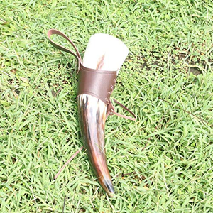 Corne à boire Viking sculptée antique de forme naturelle, en matériau organique poli, écologique, de qualité supérieure, durable et très appréciée - Product Image 6