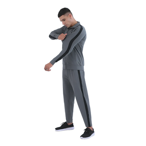 Ensemble de survêtement gris pour homme, col zippé intégral ou demi-zippé, style sportif, respirant, en polyester et coton, pour l'automne, coupe classique, poche latérale - Product Image 1