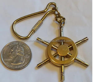 Porte-clés en laiton antique vintage en forme de roue de bateau, fait à la main, personnalisable, embossé, élégant, unique, boucle en métal, cadeau pour - Product Image 4