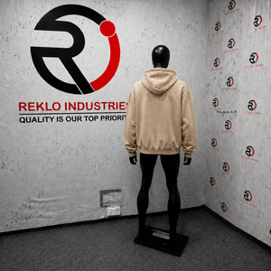 Sweat-shirt à capuche beige avec lettrage graffiti blanc audacieux, texturé, coupe oversize, style streetwear minimaliste urbain décontracté - Product Image 4