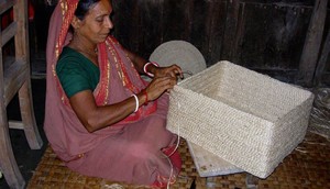 Cesto de Ropa Hecho a Mano con Marco de Seagrass Ecológico y Forro de Paja, Diseño Personalizado, Otros Patrones, Hecho en Bangladesh, Unisex - Product Image 3