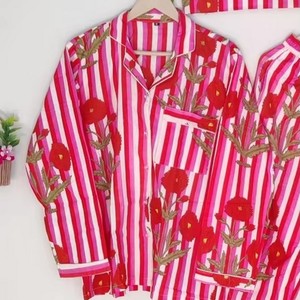 Conjunto de Pijama a Rayas para Mujer, Corte Holgado, Cuello Camisero, Cierre de Botones, Ropa de Dormir Informal para Primavera, Rosa Rojo, Tejido 100% Algodón - Product Image 5