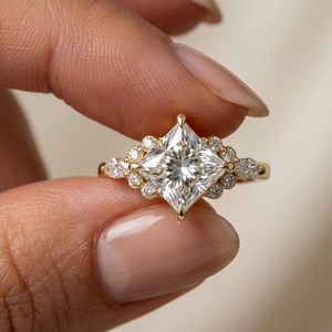 Anillo de halo con diamantes cultivados en laboratorio de corte princesa de 1 quilate, oro sólido de 14 quilates, joyería fina, regalo perfecto para boda, compromiso o fiesta para tu pareja. - Product Image 4