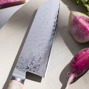 Cuchillo Bunka de 6.5 pulgadas con mango de grano beige, hoja con patrón de remolino plateado, anillo de acento rojo y tapa final plateada para preparación de vegetales - Product Image 5