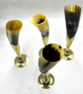 Flûte artisanale en corne naturelle, toucher réel, tige métallique décorative, gobelet à vin rustique unique pour réception de mariage, fête, table à manger - Product Image 1