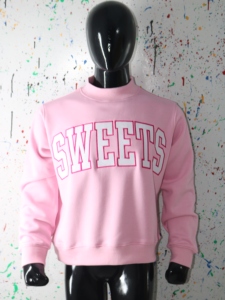 SWEETS Sudadera con cuello simulado de 450 GSM, bordado con nombre personalizado, corte holgado y extragrande, 100% algodón, felpa francesa. - Product Image 2