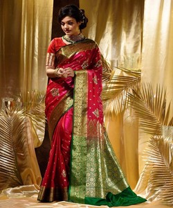 Sari tradicional de seda roja con borde dorado y pallu verde para bodas, estilo Banarasi, vestido étnico indio para mujer. - Product Image 1