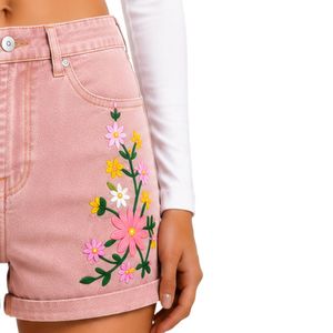 Shorts de Mezclilla de Cintura Alta para Mujer en Color Rosa Rubor con Bordado Floral Colorido, Shorts Casuales de Verano, Personalizados OEM ODM, a la Moda - Product Image 4