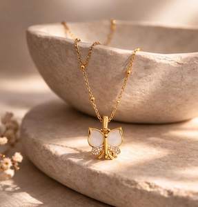 Pendentif papillon en argent sterling 925 plaqué or 14 carats avec moissanite, cadeau de mariage pour elle - Product Image 2