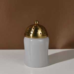 Quemador de incienso de cerámica blanca de lujo con tapa de cúpula perforada dorada, moderno quemador de incienso árabe Oud para fragancia del hogar - Product Image 1