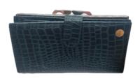 Dompet Kulit Pola Buaya WRIZA Dengan Penutup Gesper Desain Elegan Untuk Penggunaan Sehari-hari