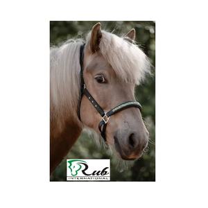 Cabestro de caballo de nailon y cuero duradero de alta calidad con cadena de fijación en caliente Diseño personalizable para uso ecuestre - Product Image 3