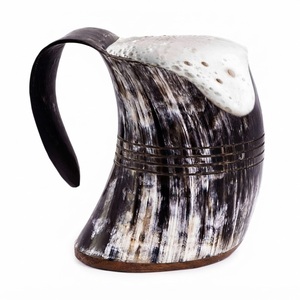 Chope à bière en corne de bœuf authentique, style viking, pour médeïne, idéale pour les tavernes, bars et restaurants, à prix réduit. - Product Image 1